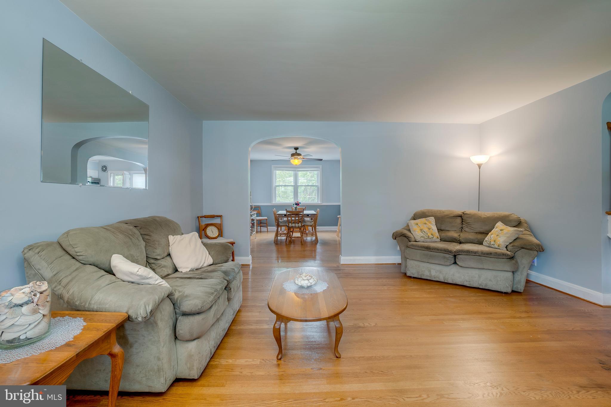 421 Overbrook Road Baltimore, MD 21228 - Photo 7 of 48 Living room