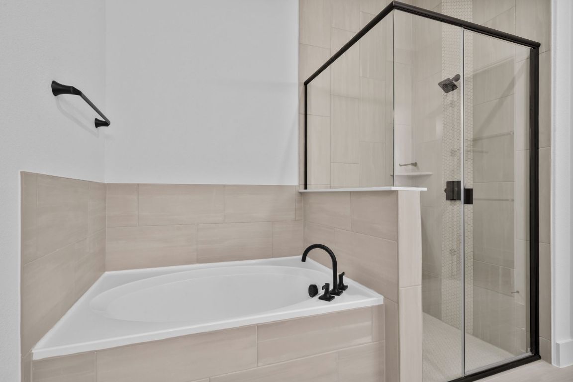 19505 Judys View Pflugerville, TX 78660 - Photo 13 of 25 Primary Bath retreat with garden tub & walk-in shower