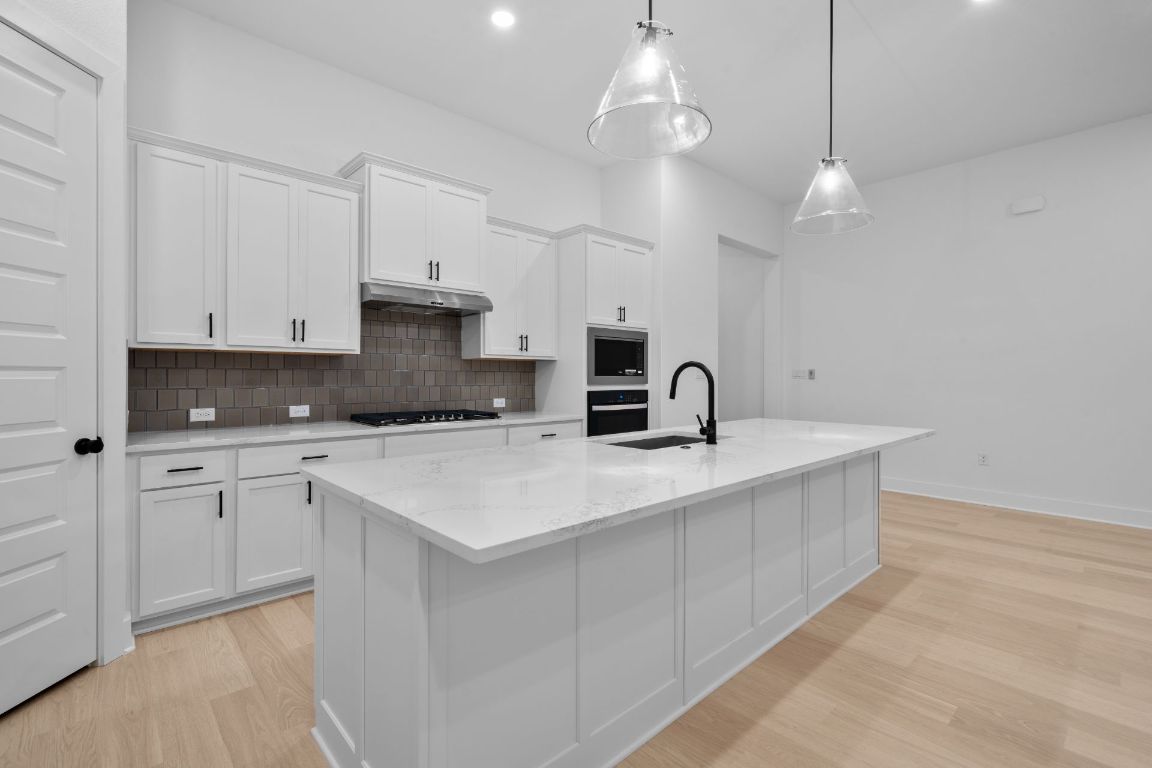 19505 Judys View Pflugerville, TX 78660 - Photo 3 of 25 Large Center Island in Kitchen