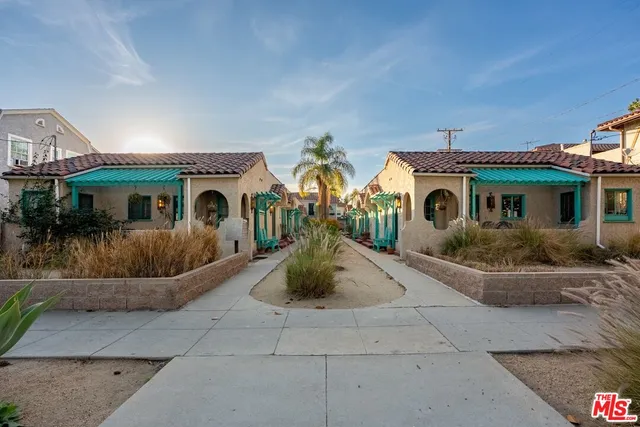 a view of a house with entertaining space