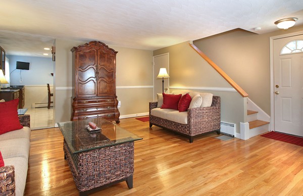 36 Robinson Road Medford, MA 02155 - Photo 3 of 28 Gallery Image 3