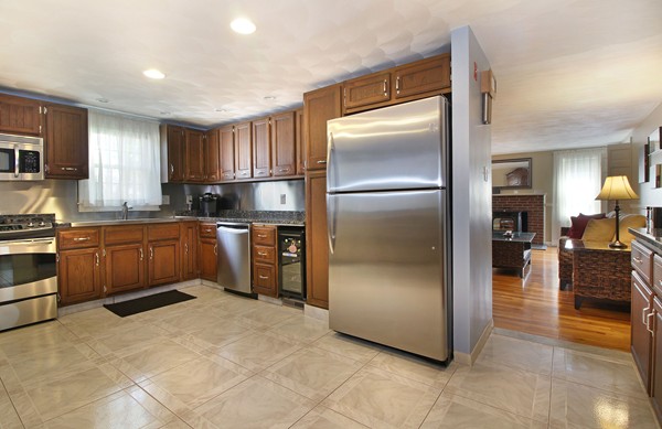 36 Robinson Road Medford, MA 02155 - Photo 6 of 28 Gallery Image 6