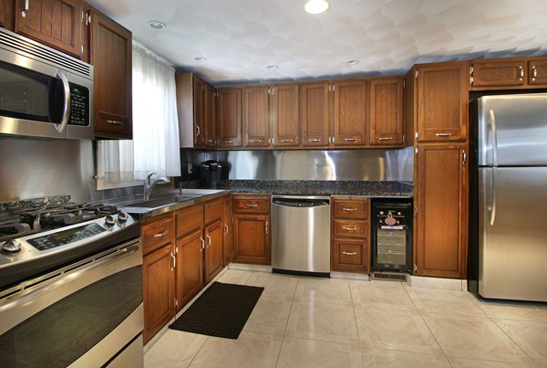 36 Robinson Road Medford, MA 02155 - Photo 8 of 28 Gallery Image 8