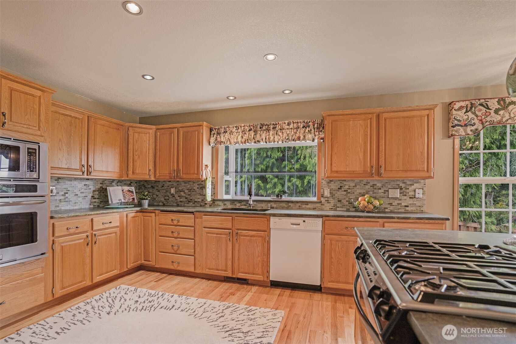 8024 68th Loop Southeast Olympia, WA 98513 - Photo 12 of 34 Gallery Image 12