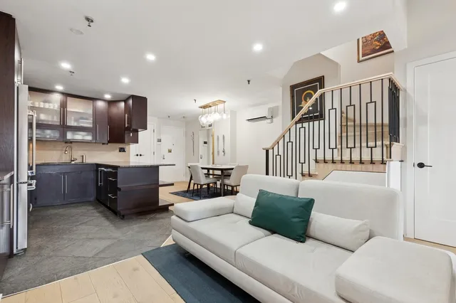 $2,395,000 | 240 West 23rd Street, Unit PHC | Chelsea