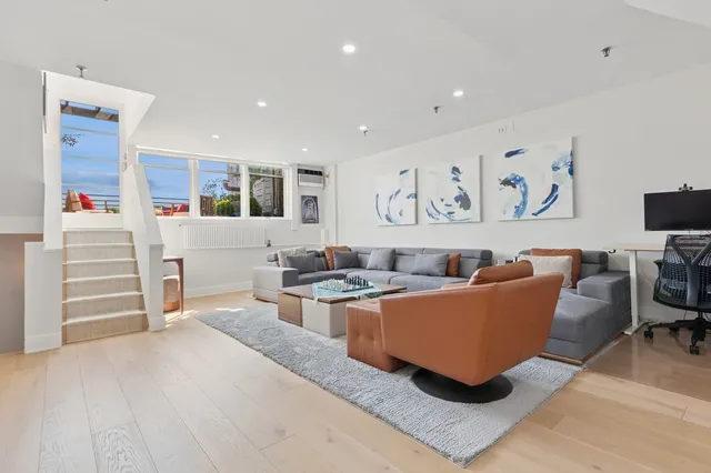 $2,395,000 | 240 West 23rd Street, Unit PHC | Chelsea