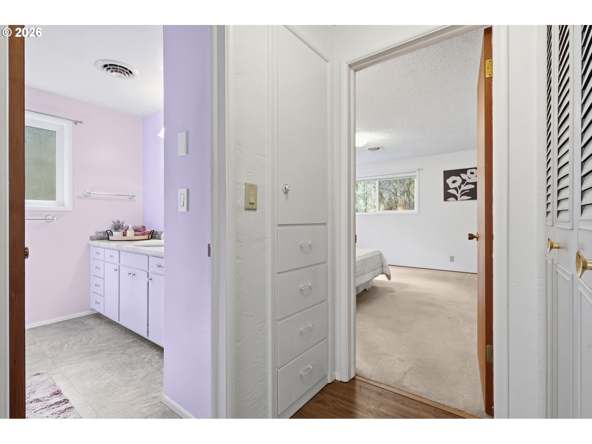 91638 Horse Creek Road Blue River, OR 97413 - Photo 27 of 47 a bathroom with a bathtub sink and mirror