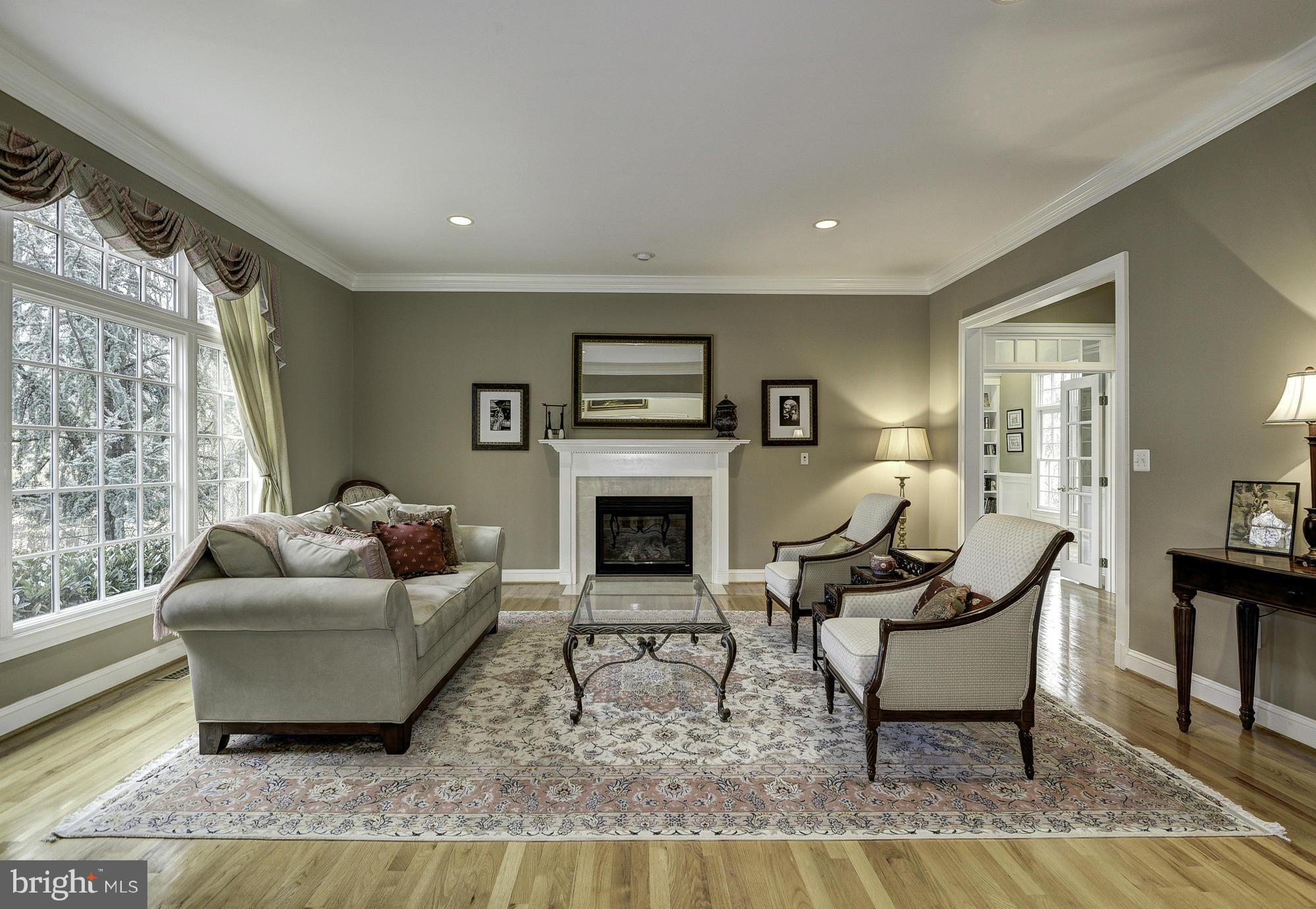 13442 Loyalty Road Leesburg, VA 20176 - Photo 8 of 30 Living Room