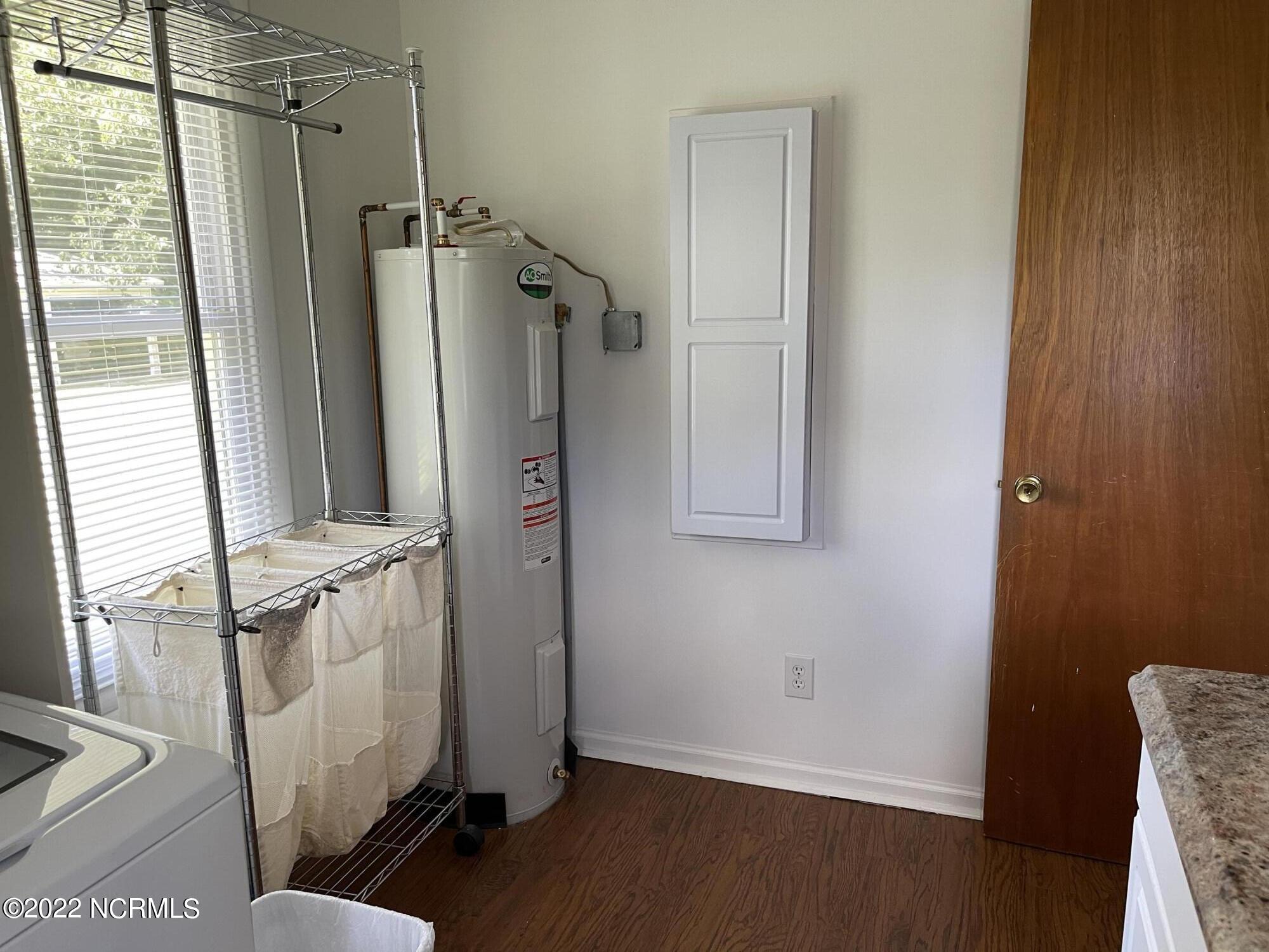 752 Sykes Road Kinston, NC 28504 - Photo 37 of 46 Laundry Room