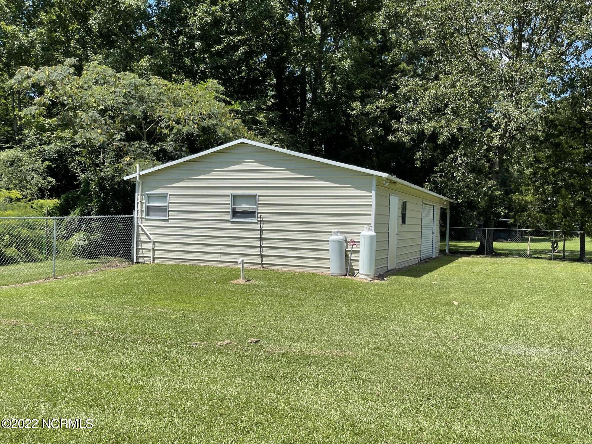 752 Sykes Road Kinston, NC 28504 - Photo 41 of 46 Garage/Man Cave