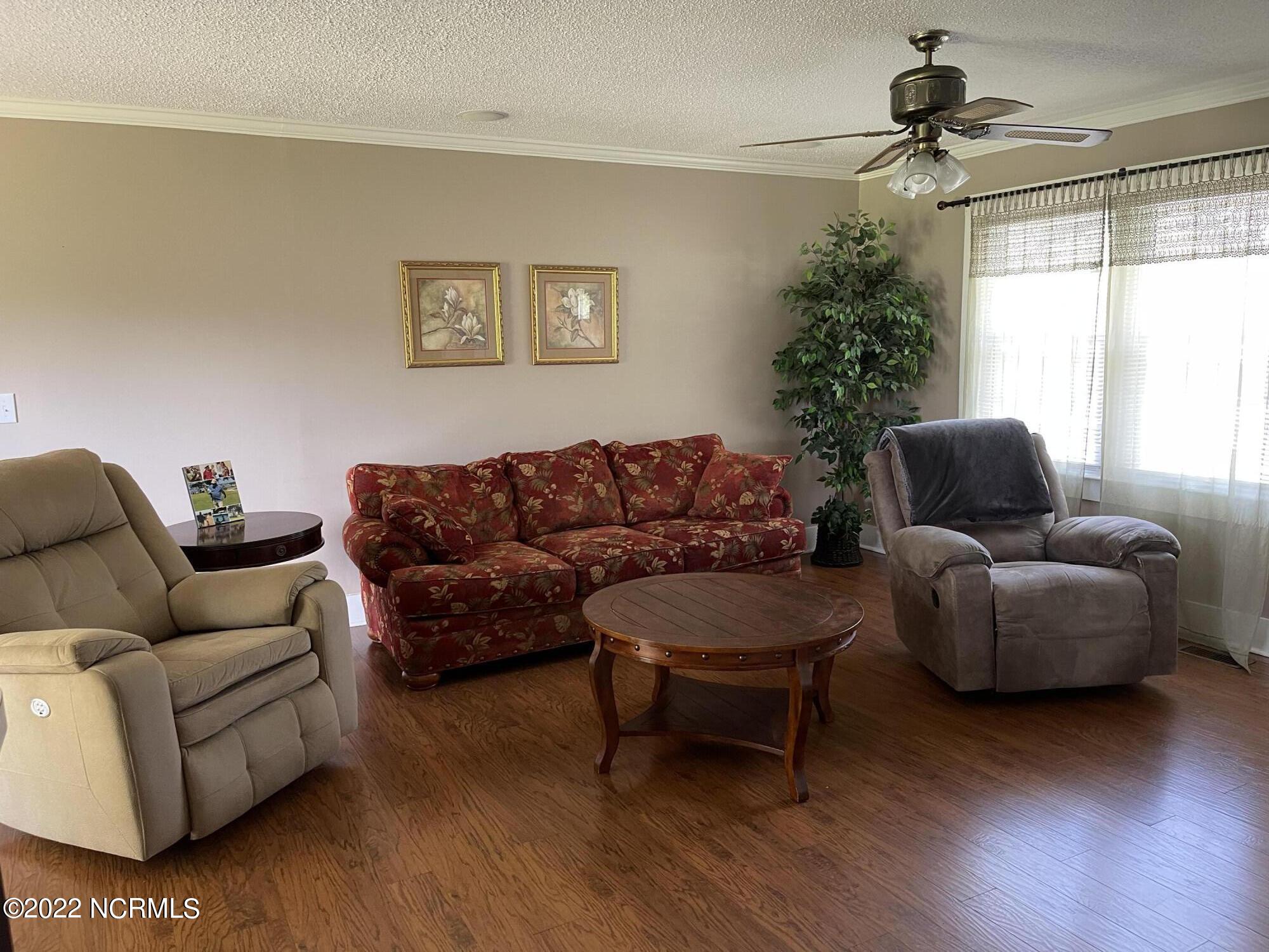 752 Sykes Road Kinston, NC 28504 - Photo 7 of 46 Living Room