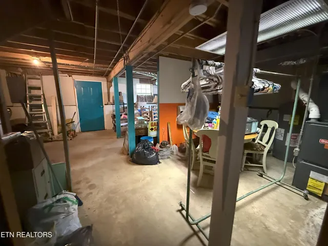 $399,900 | 6105 South South York Highway, Clarkrange, TN 38553