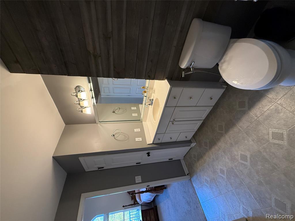 7172 Kings Way Flushing, MI 48433 - Photo 16 of 41