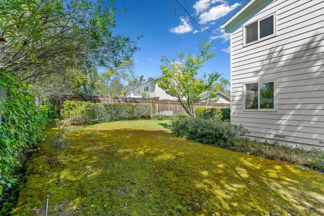 a view of a house with a backyard