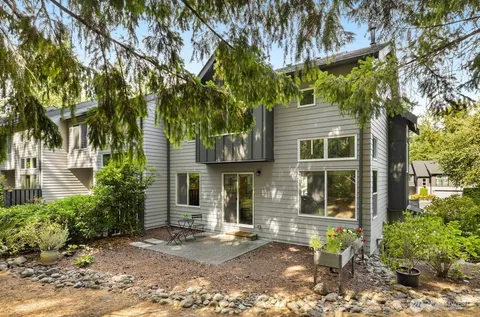$698,000 | 3752 257th Avenue Southeast, Sammamish, WA 98029