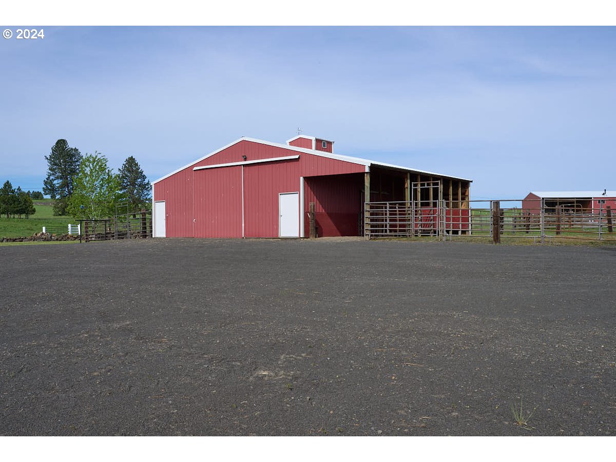 76012 Highway 82 Elgin, OR 97827 - Photo 22 of 41 a view of a house with a outdoor space