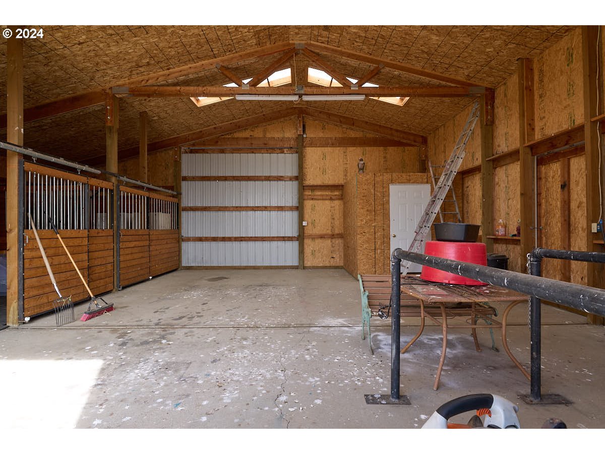 76012 Highway 82 Elgin, OR 97827 - Photo 23 of 41 a view of a door of the house