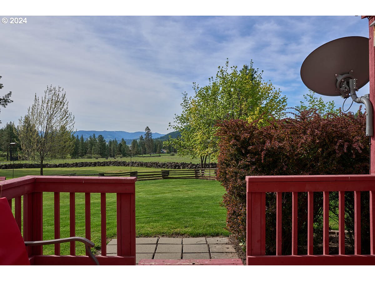 76012 Highway 82 Elgin, OR 97827 - Photo 35 of 41 a view of a garden