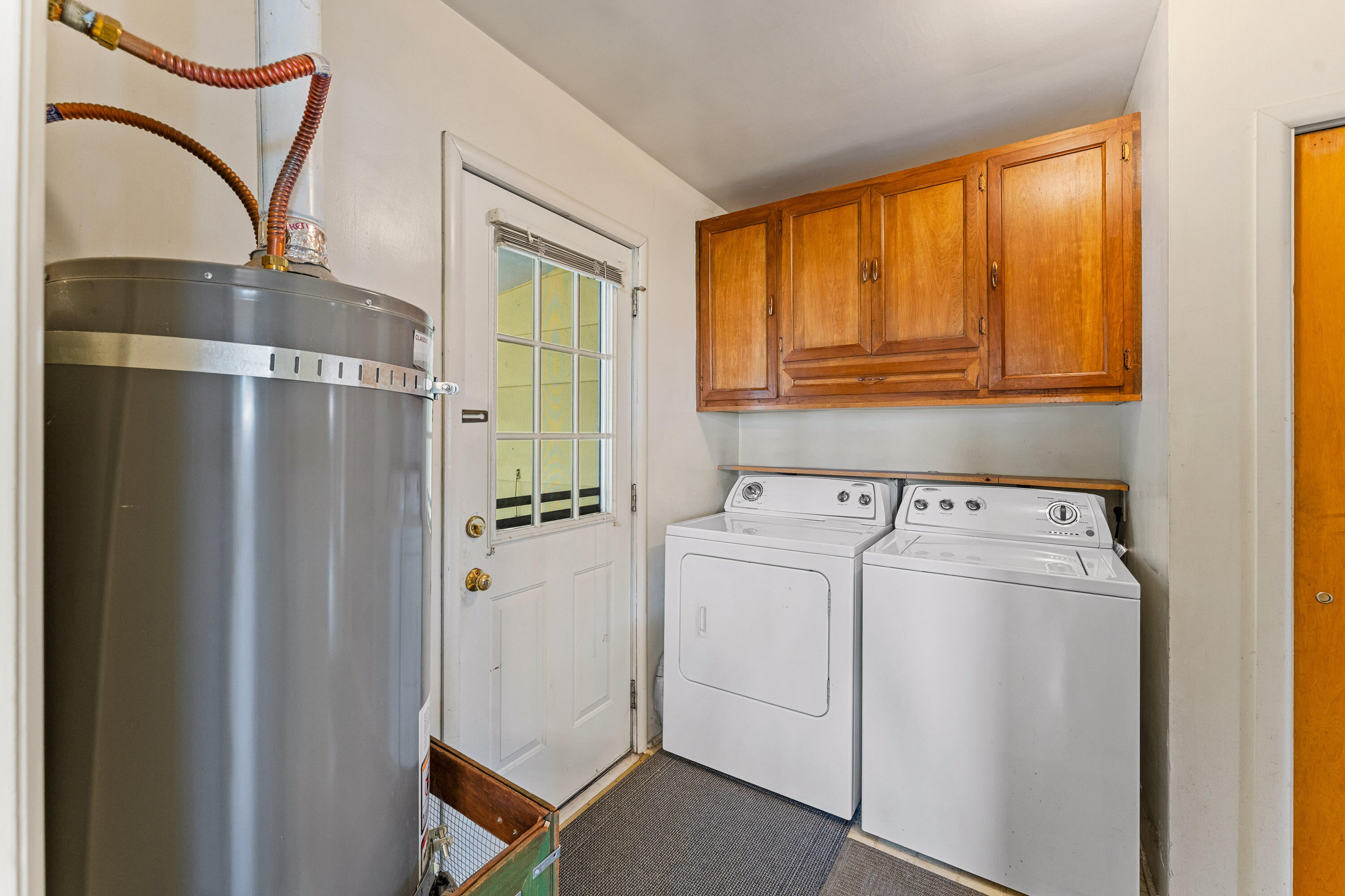 220 South 3rd Street Central Point, OR 97502 - Photo 16 of 29 Laundry room has incl Washer/dryer, and door to covered breezeway