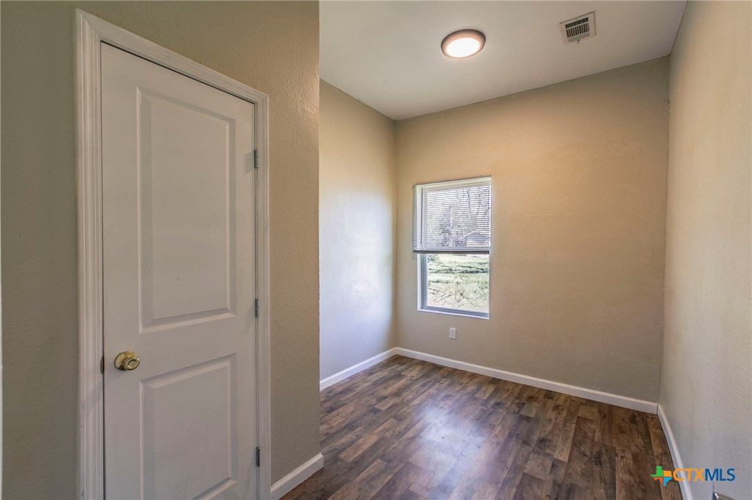 914 South 2nd Street Temple, TX 76504 - Photo 14 of 25 a view of an empty room and window