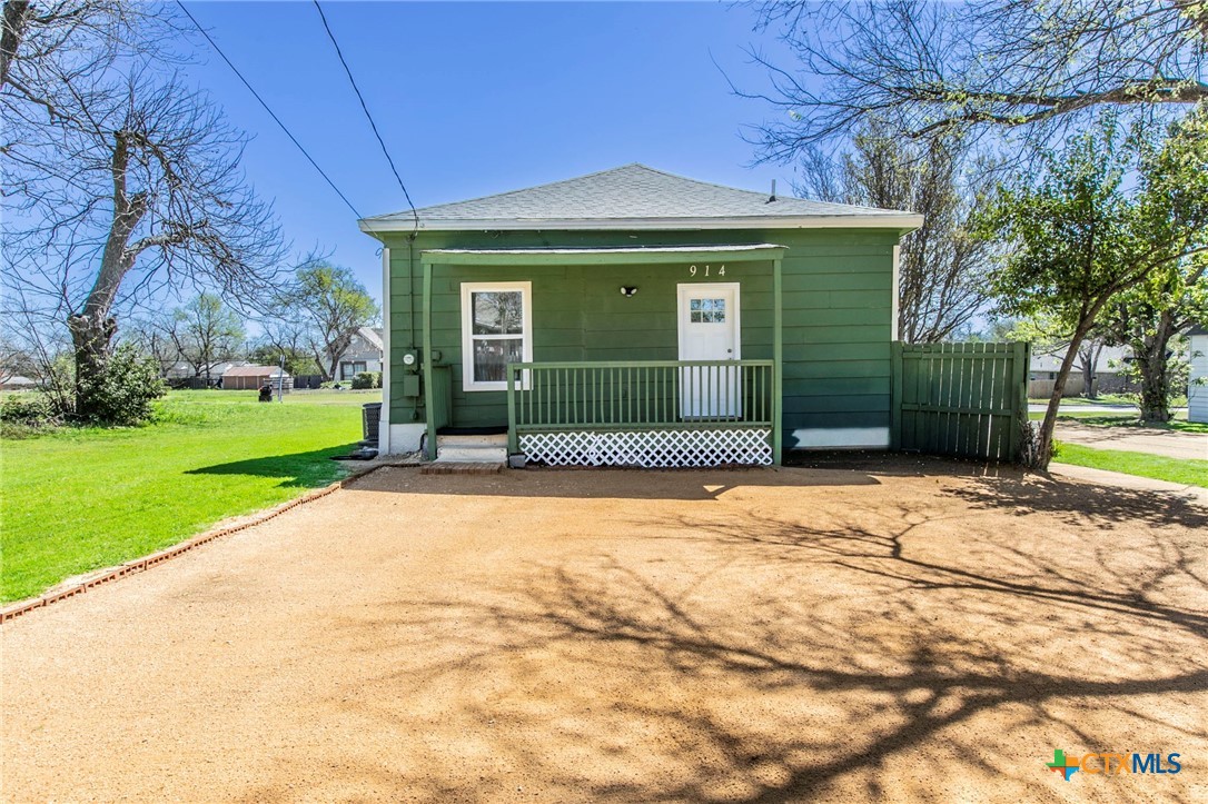 914 South 2nd Street Temple, TX 76504 - Photo 21 of 25 a front view of a house with a yard