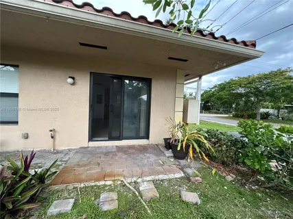 a front view of house with yard