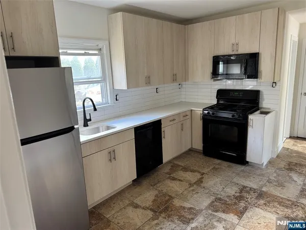 $2,200 | 182 Main Street, Unit 1, Garfield, NJ 07026
