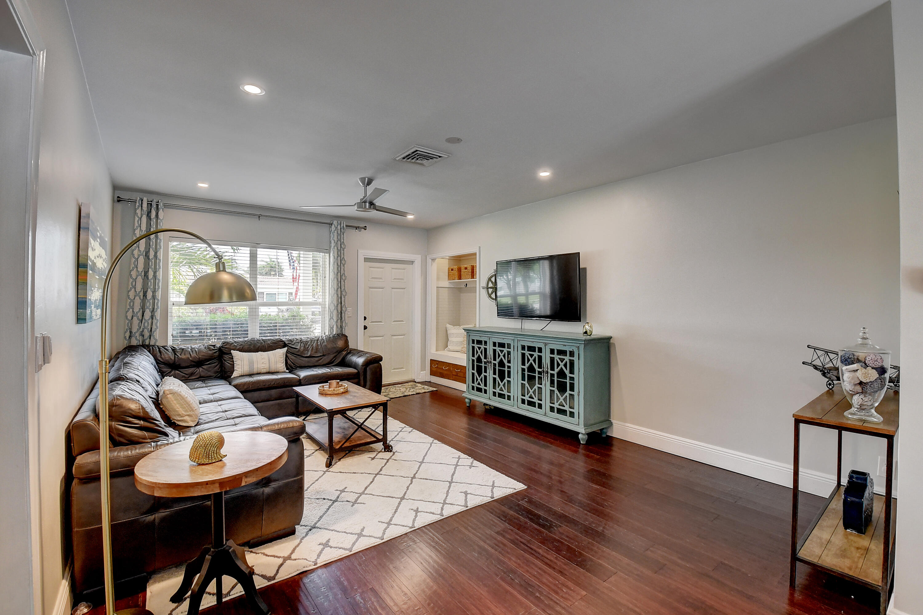 1167 Southwest 3rd Street Boca Raton, FL 33486 - Photo 3 of 28 LIVING ROOM