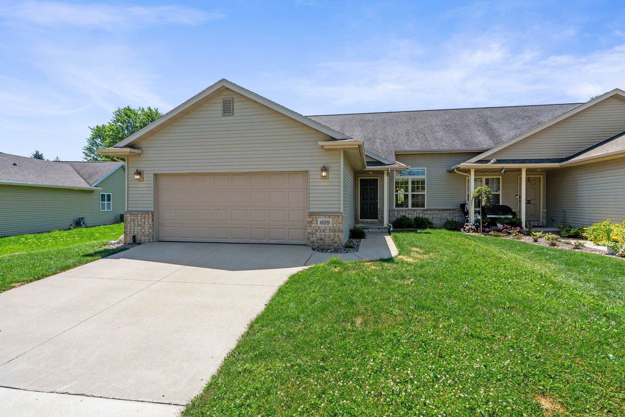 609 Creekview Lane Appleton, WI 54915 - Photo 1 of 21