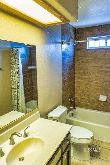 512 Amanda Street Ridgecrest, CA 93555 - Photo 20 of 44 a bathroom with a sink and a mirror