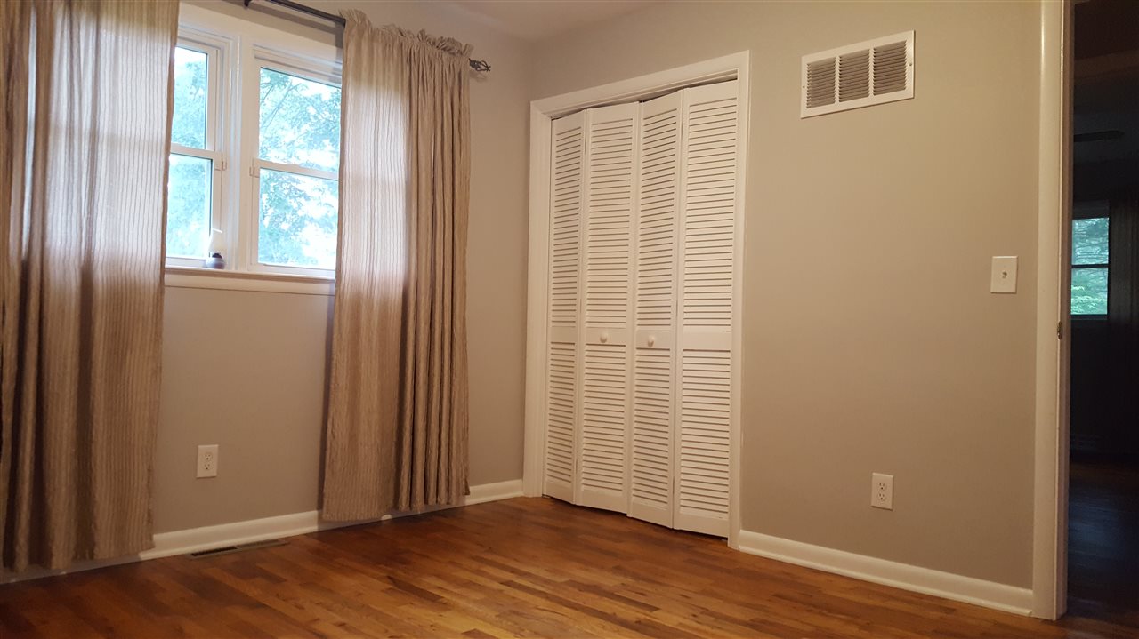 10199 Beecher Road Flushing, MI 48433 - Photo 7 of 27 31390489-7.JPG