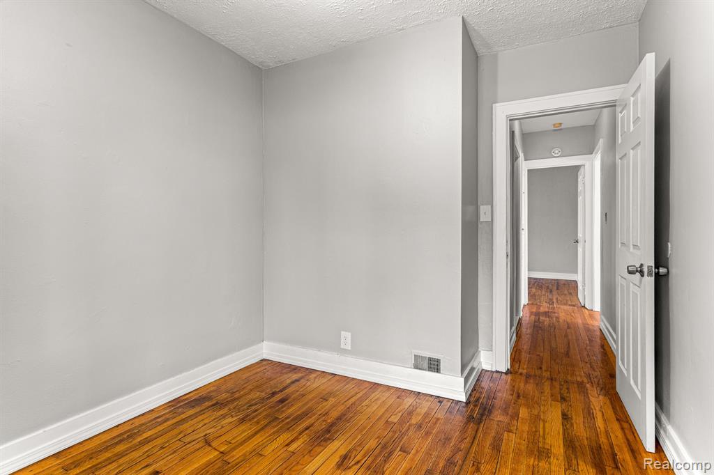 5002 Mead Street Dearborn, MI 48126 - Photo 13 of 26
