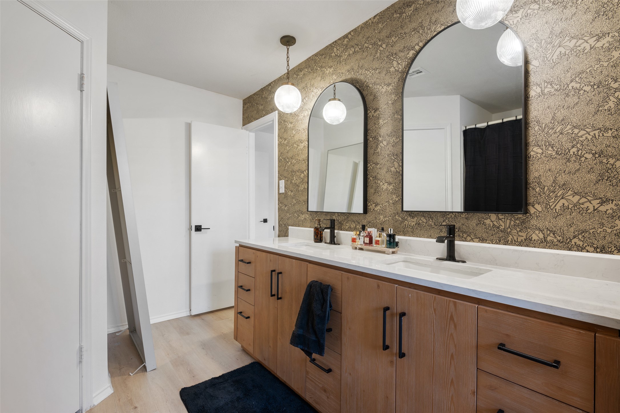 9833 Briar Ridge Drive Austin, TX 78748 - Photo 17 of 29 Full bathroom featuring double vanity and light wood-style floors