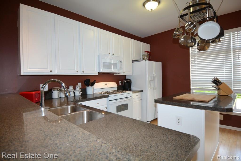458 Cherry Orchard Road Canton, MI 48188 - Photo 4 of 19