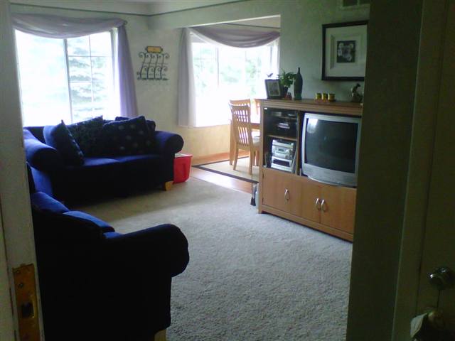 29642 Hoover Road Warren, MI 48093 - Photo 9 of 10 31016198-8.JPG
