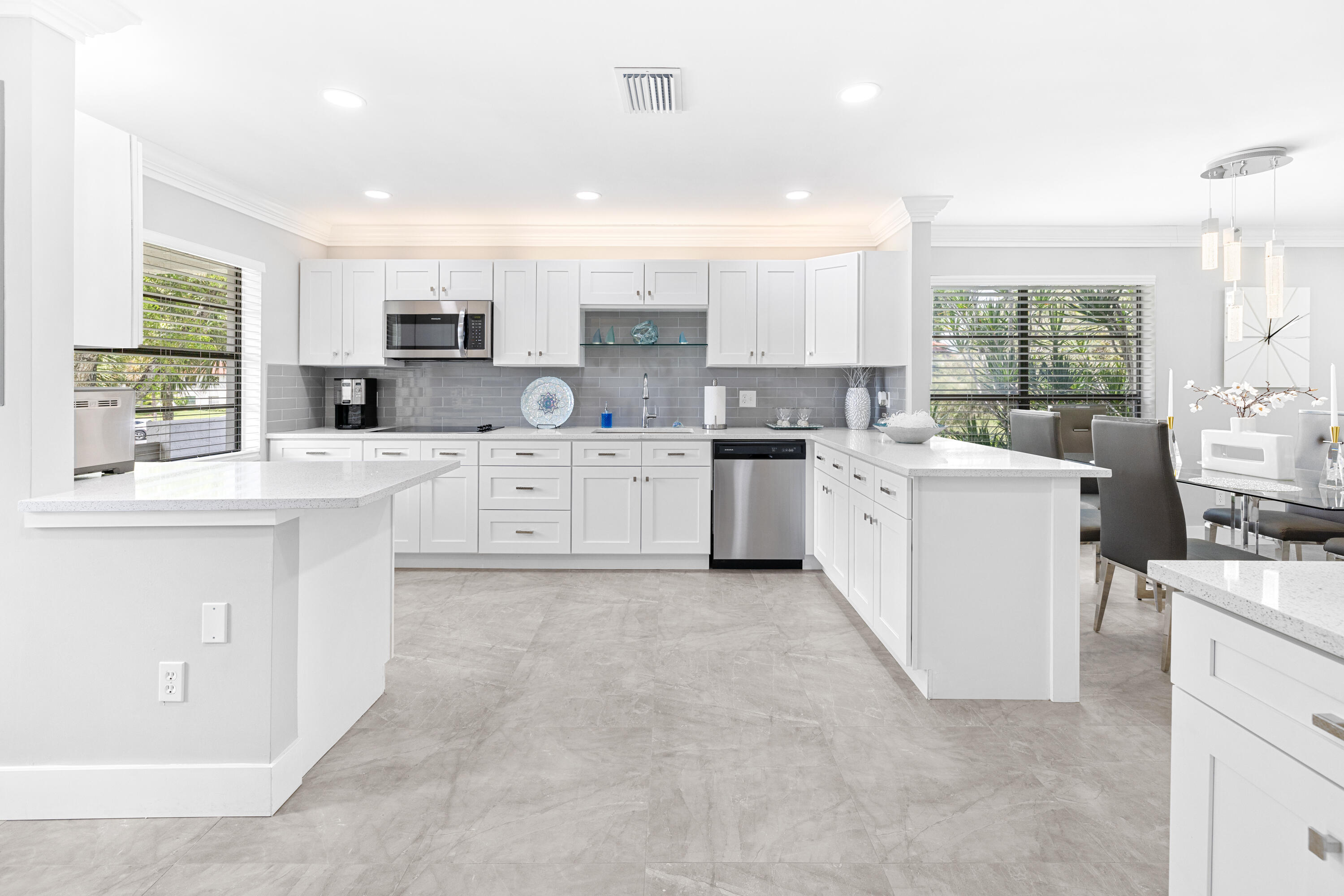 9187 Norte Lago, Unit 5B Boca Raton, FL 33428 - Photo 2 of 41 DP-0385