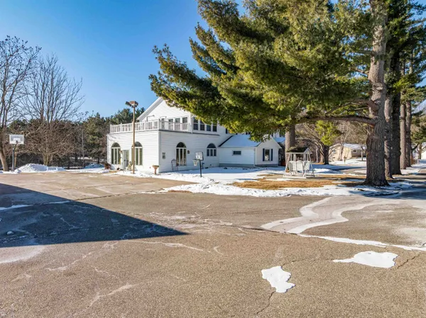 $1,200,000 | 106 Bowman Road, Wisconsin Dells, WI 53965