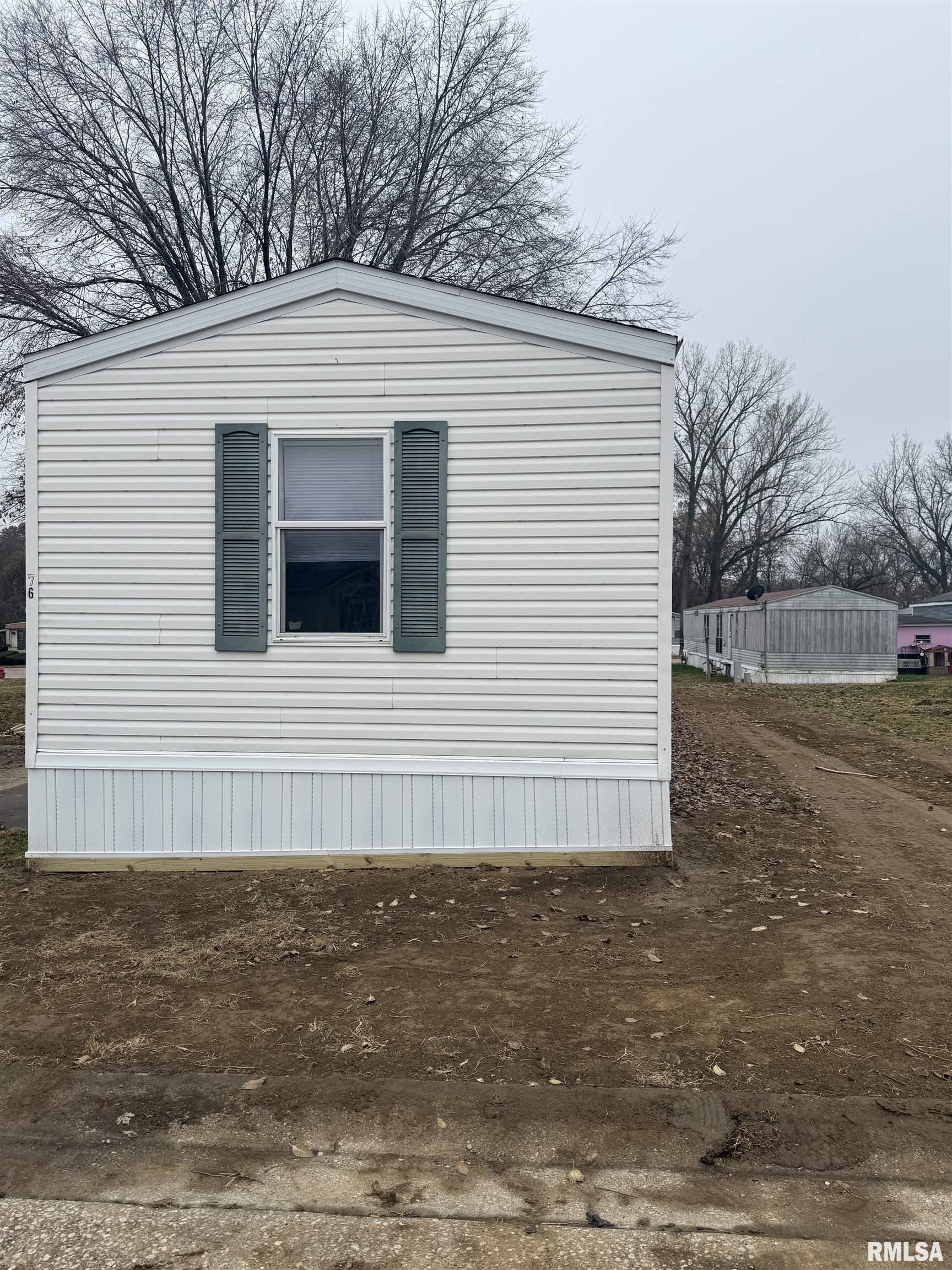 828 Jonathan Lane Quincy, IL 62305 - Photo 2 of 14