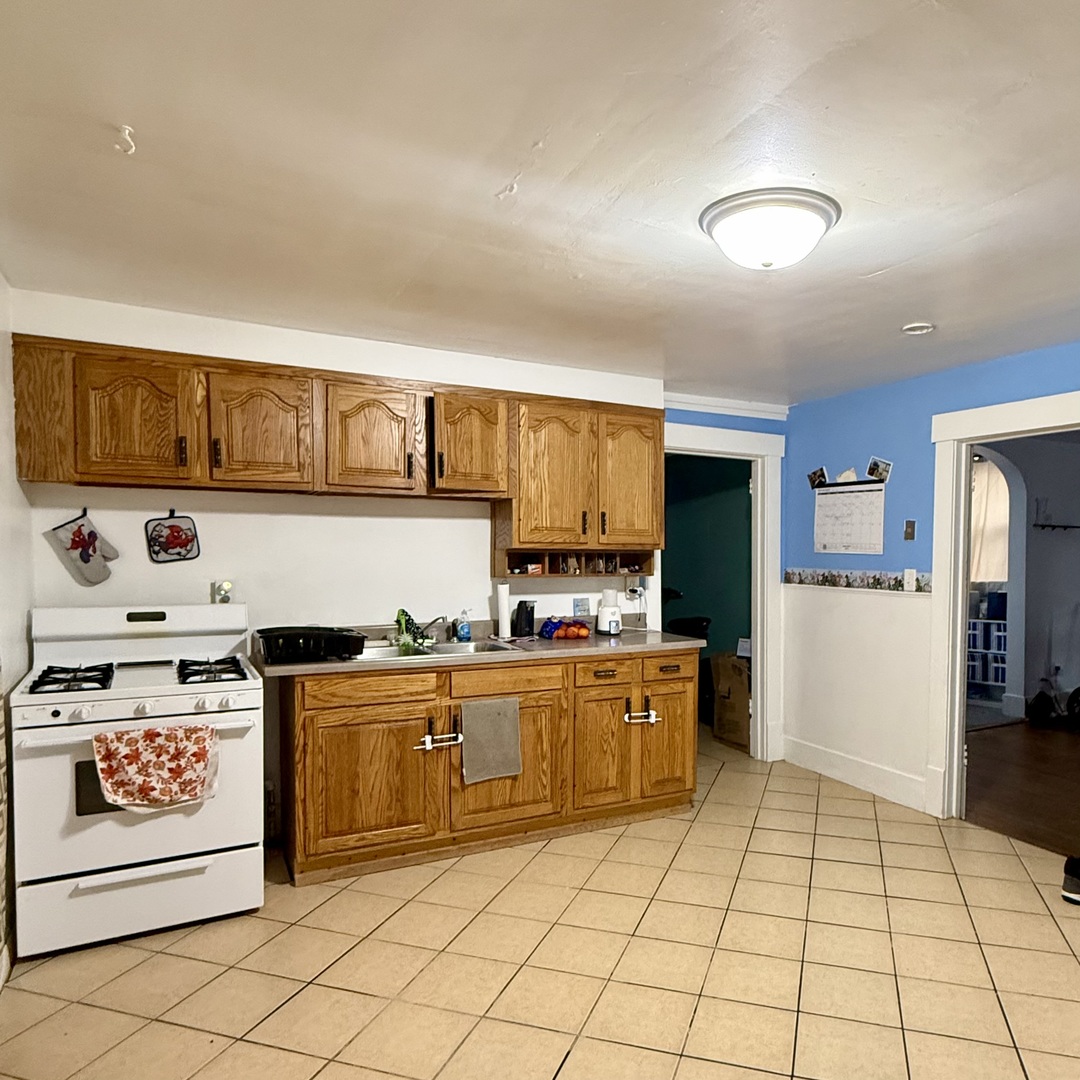 3643 Rockingham Road Davenport, IA 52802 - Photo 5 of 14 Gallery Image 5
