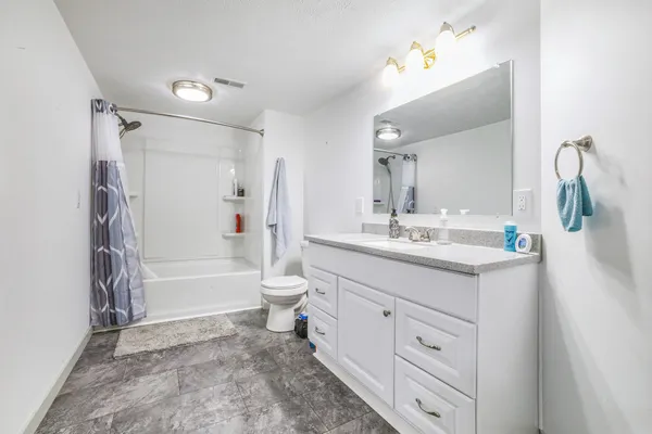 $445,000 | 1875 Wedgefield Court Southeast, Unit 37, Caledonia, MI 49316