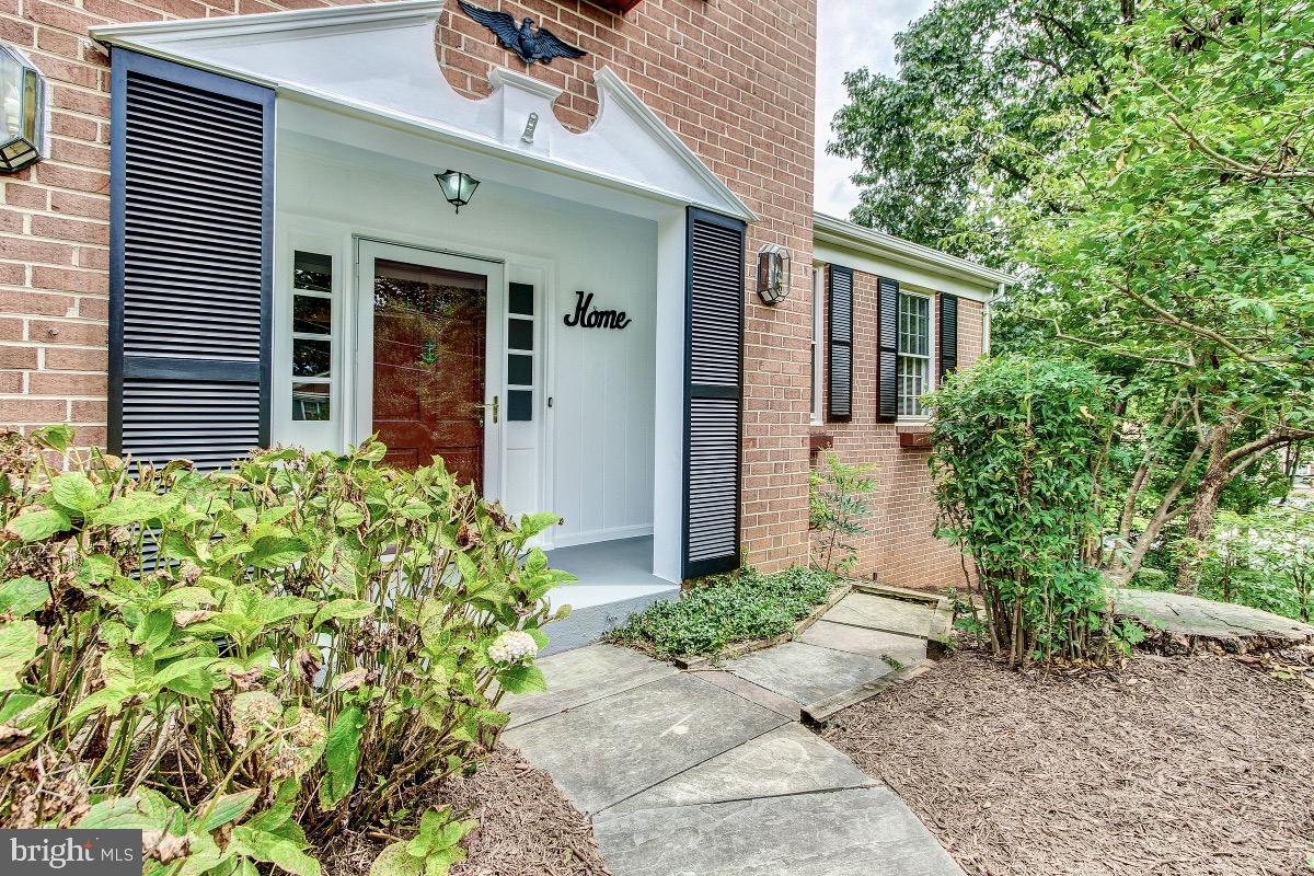 1380 Kimblewick Road Potomac, MD 20854 - Photo 3 of 31 Nice front porch / covered enterance!