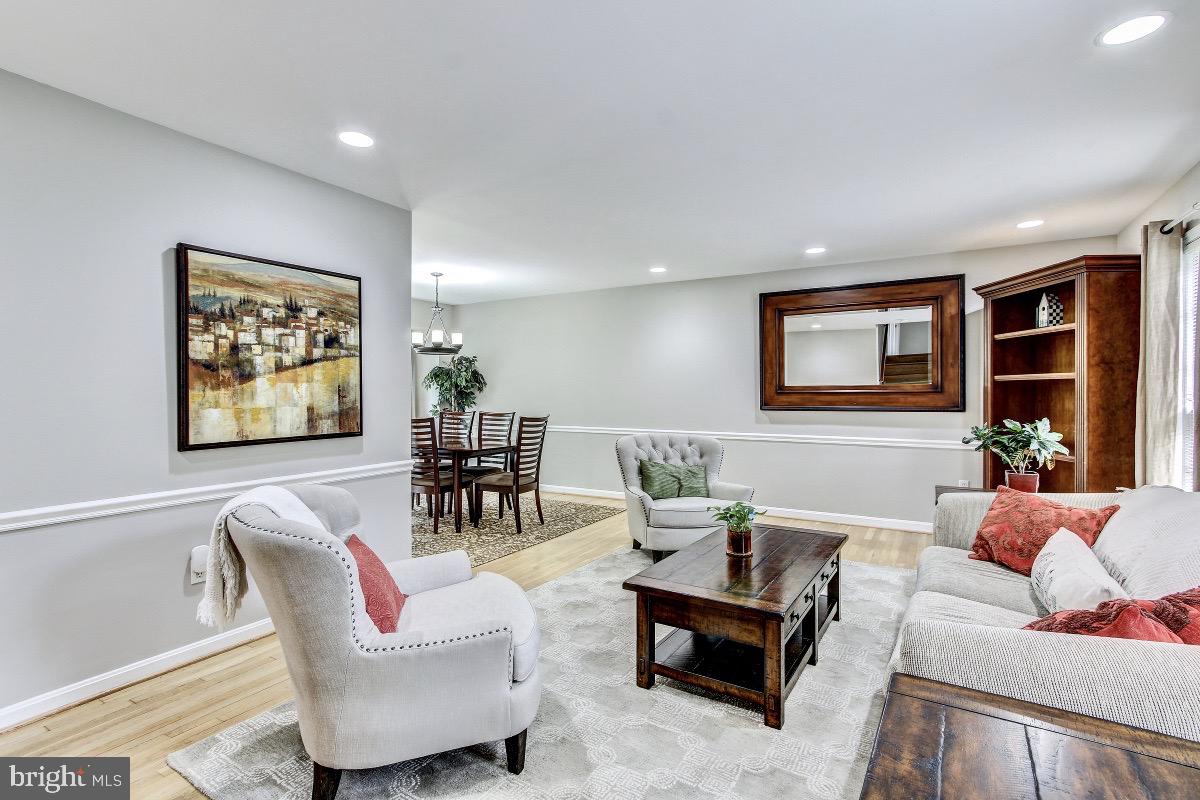 1380 Kimblewick Road Potomac, MD 20854 - Photo 5 of 31 Large freshly painted Living room!