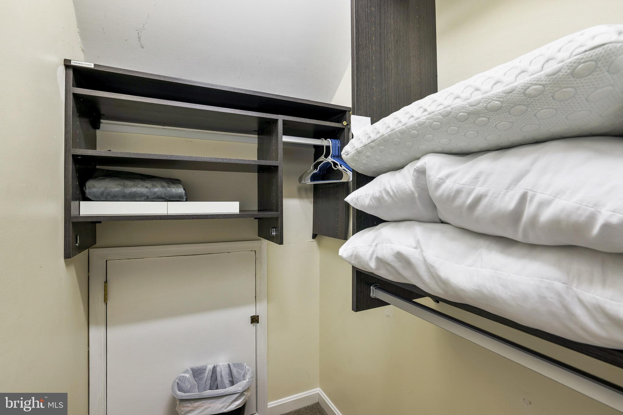 920 Old Annapolis Neck Road Annapolis, MD 21403 - Photo 42 of 58 a living room with furniture