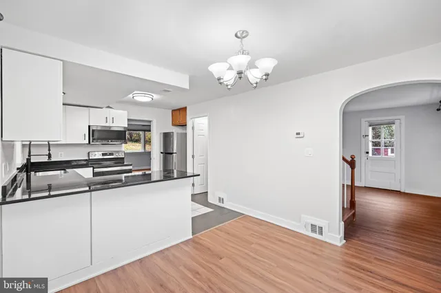 $825,000 | 1008 North Roosevelt Street, Arlington, VA 22205