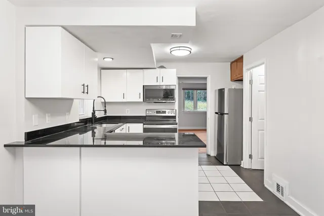 $825,000 | 1008 North Roosevelt Street, Arlington, VA 22205