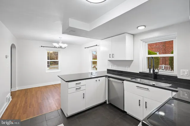 $825,000 | 1008 North Roosevelt Street, Arlington, VA 22205