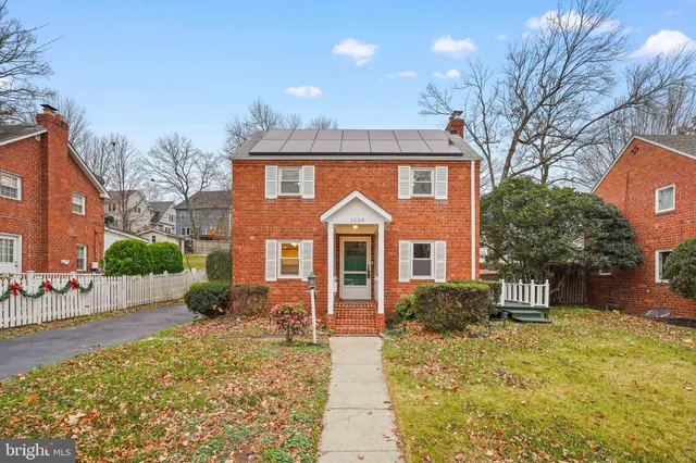 $825,000 | 1008 North Roosevelt Street, Arlington, VA 22205
