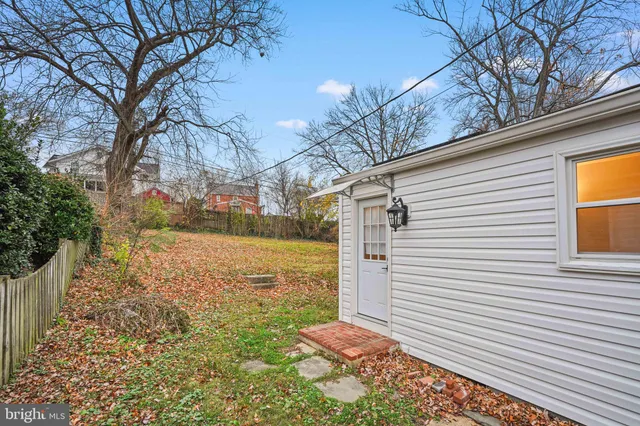 $825,000 | 1008 North Roosevelt Street, Arlington, VA 22205