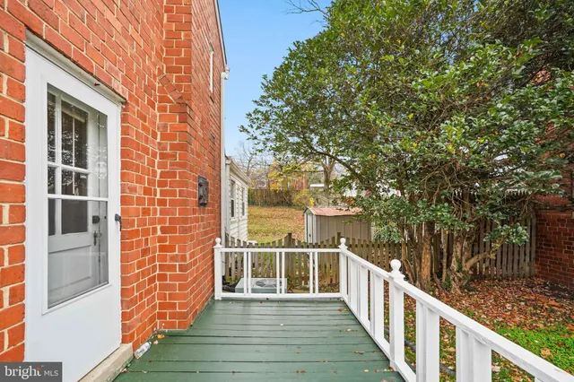 $825,000 | 1008 North Roosevelt Street, Arlington, VA 22205