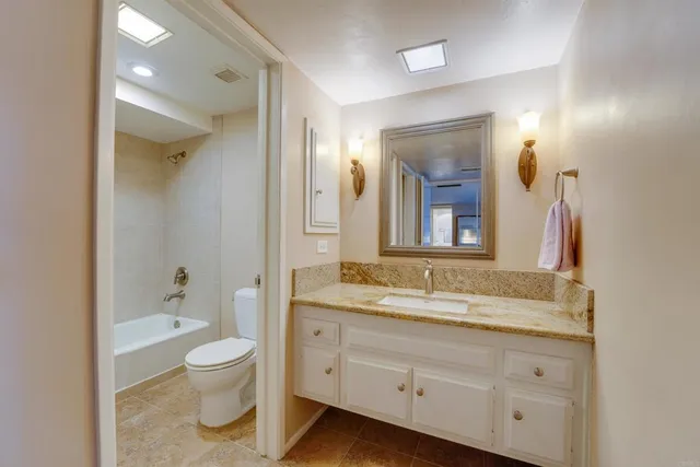 $645,000 | 4900 Rosehedge Drive, Unit 208, La Mesa, CA 91942